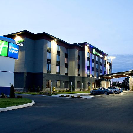 Holiday Inn Express Pembroke By Ihg Екстериор снимка