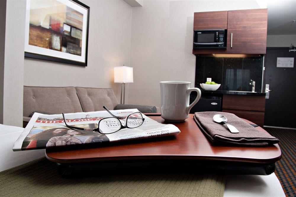 Holiday Inn Express Pembroke By Ihg Екстериор снимка
