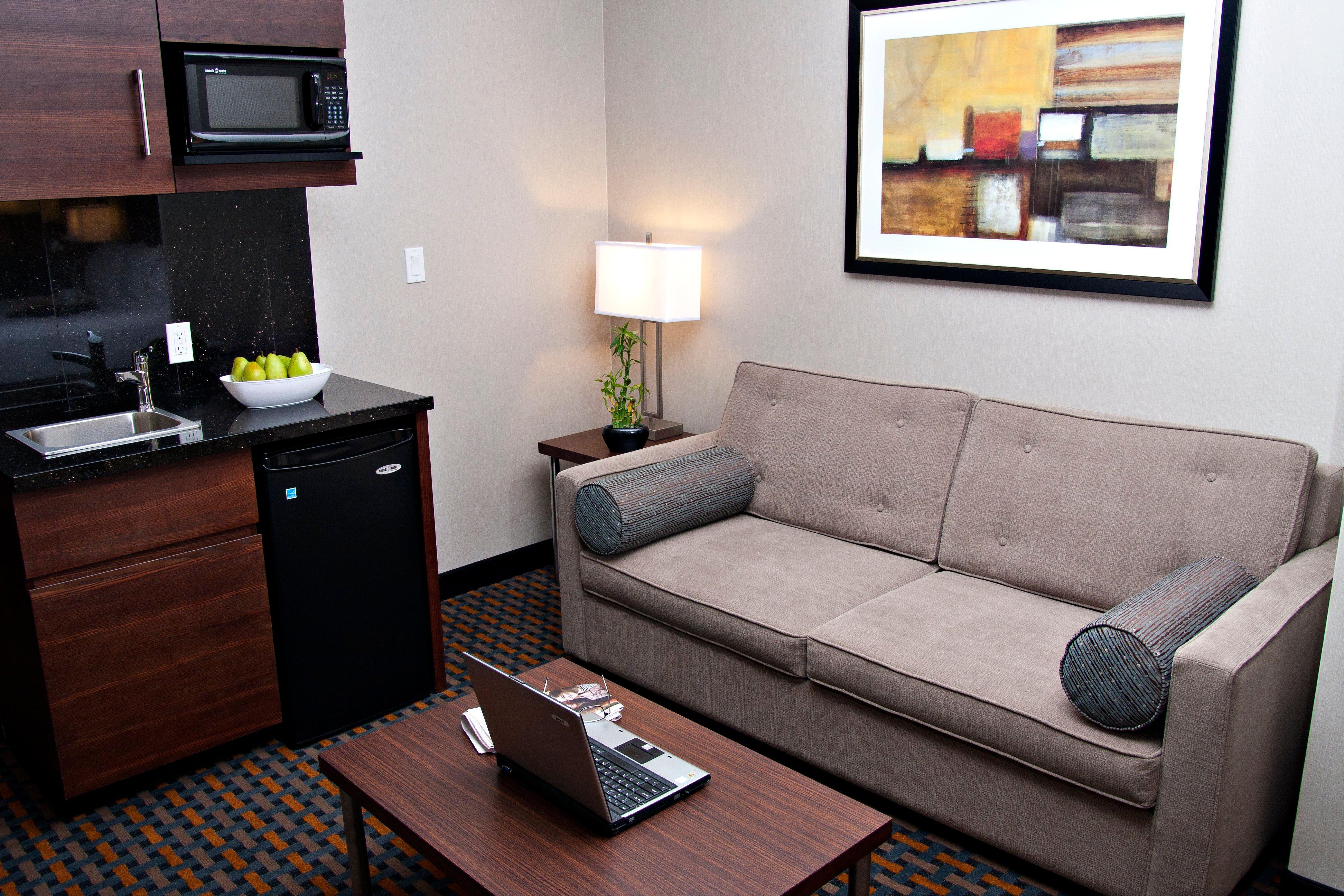 Holiday Inn Express Pembroke By Ihg Екстериор снимка