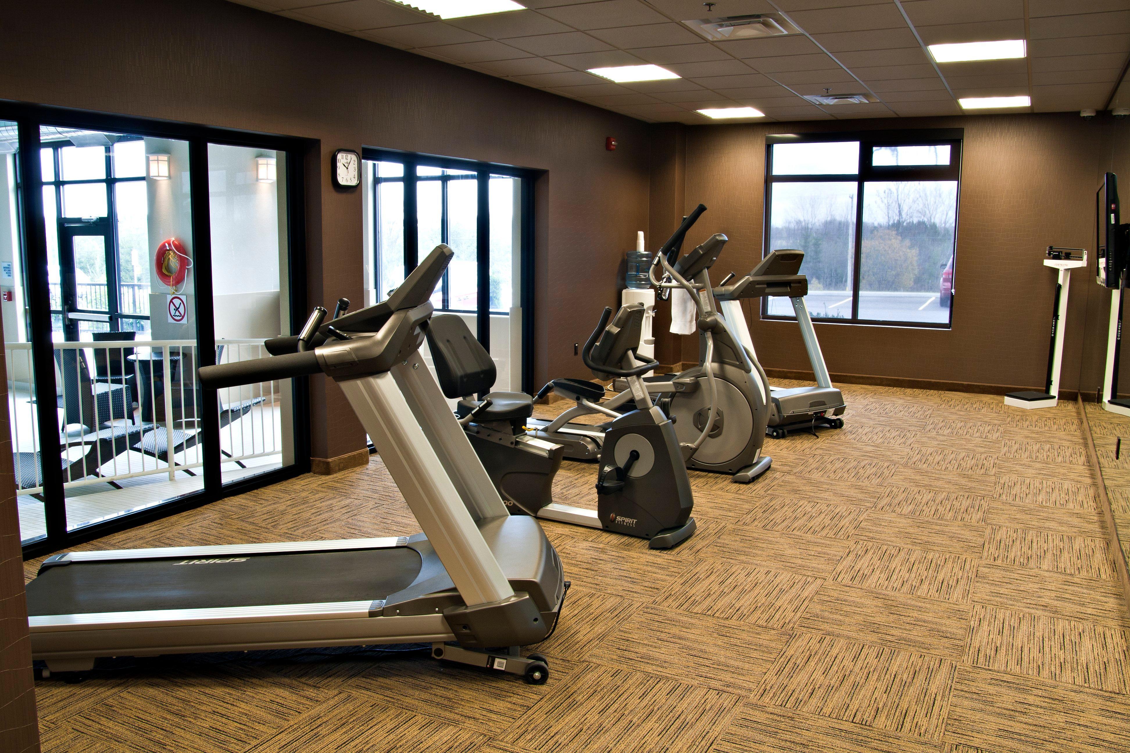 Holiday Inn Express Pembroke By Ihg Екстериор снимка