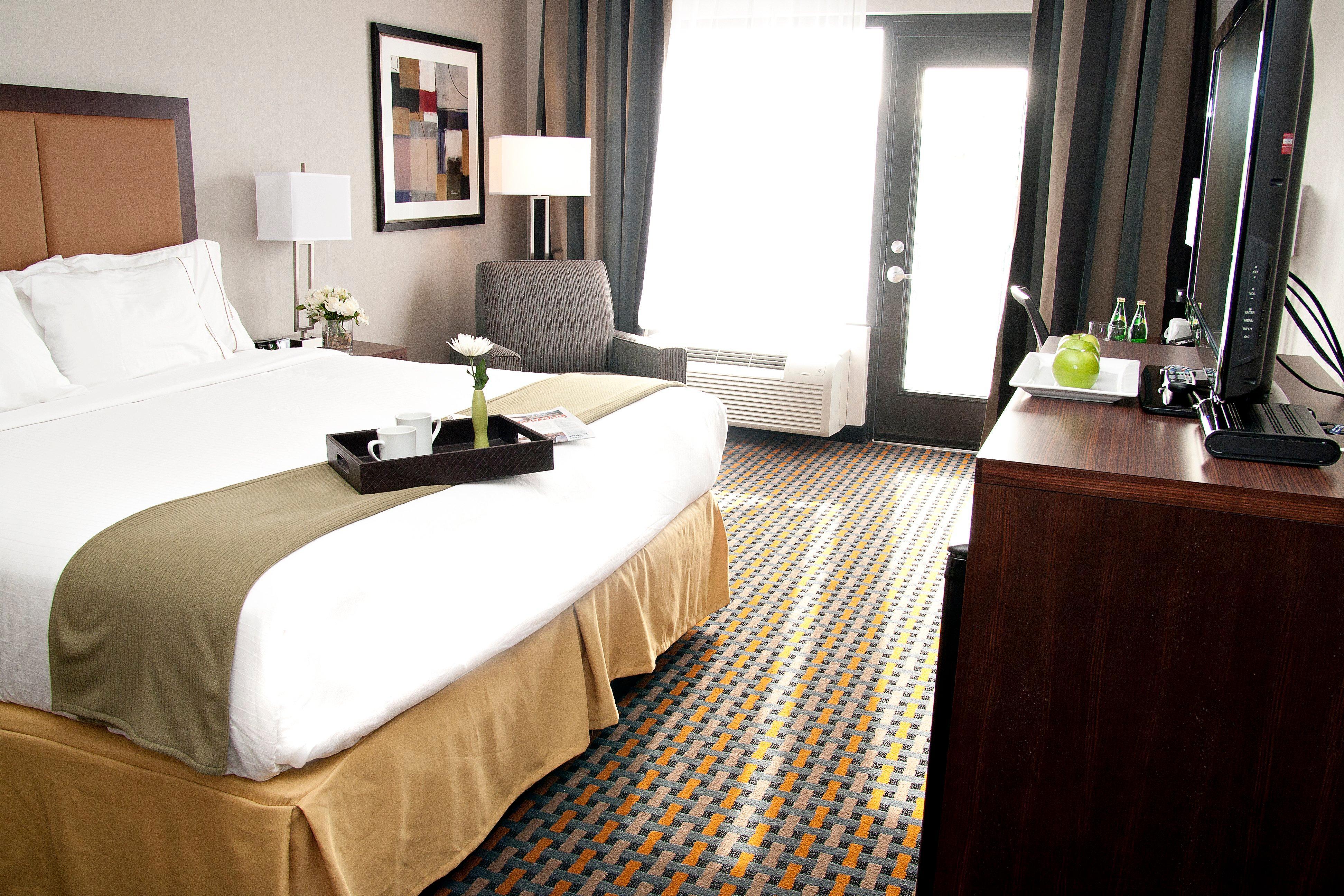 Holiday Inn Express Pembroke By Ihg Екстериор снимка