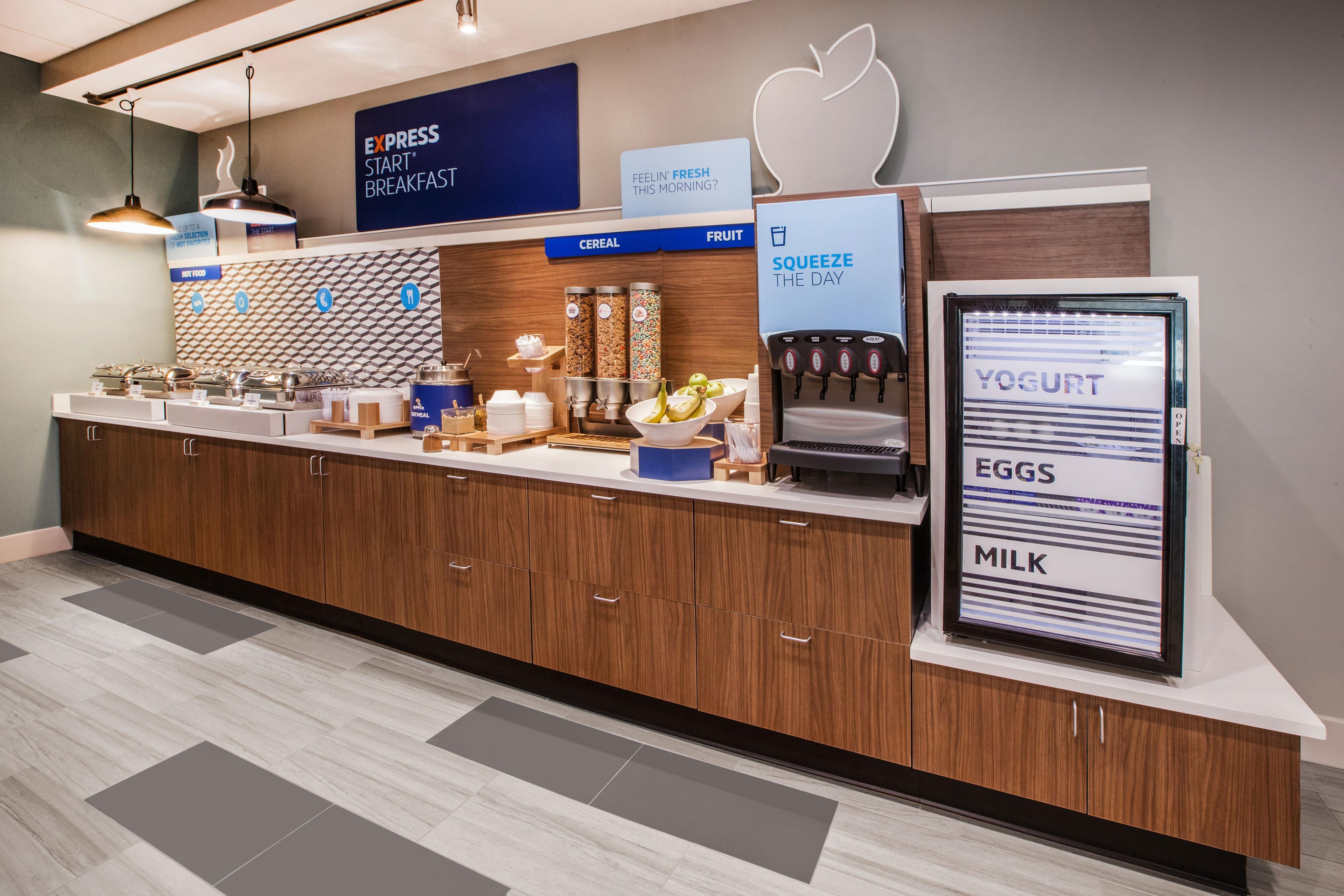 Holiday Inn Express Pembroke By Ihg Екстериор снимка