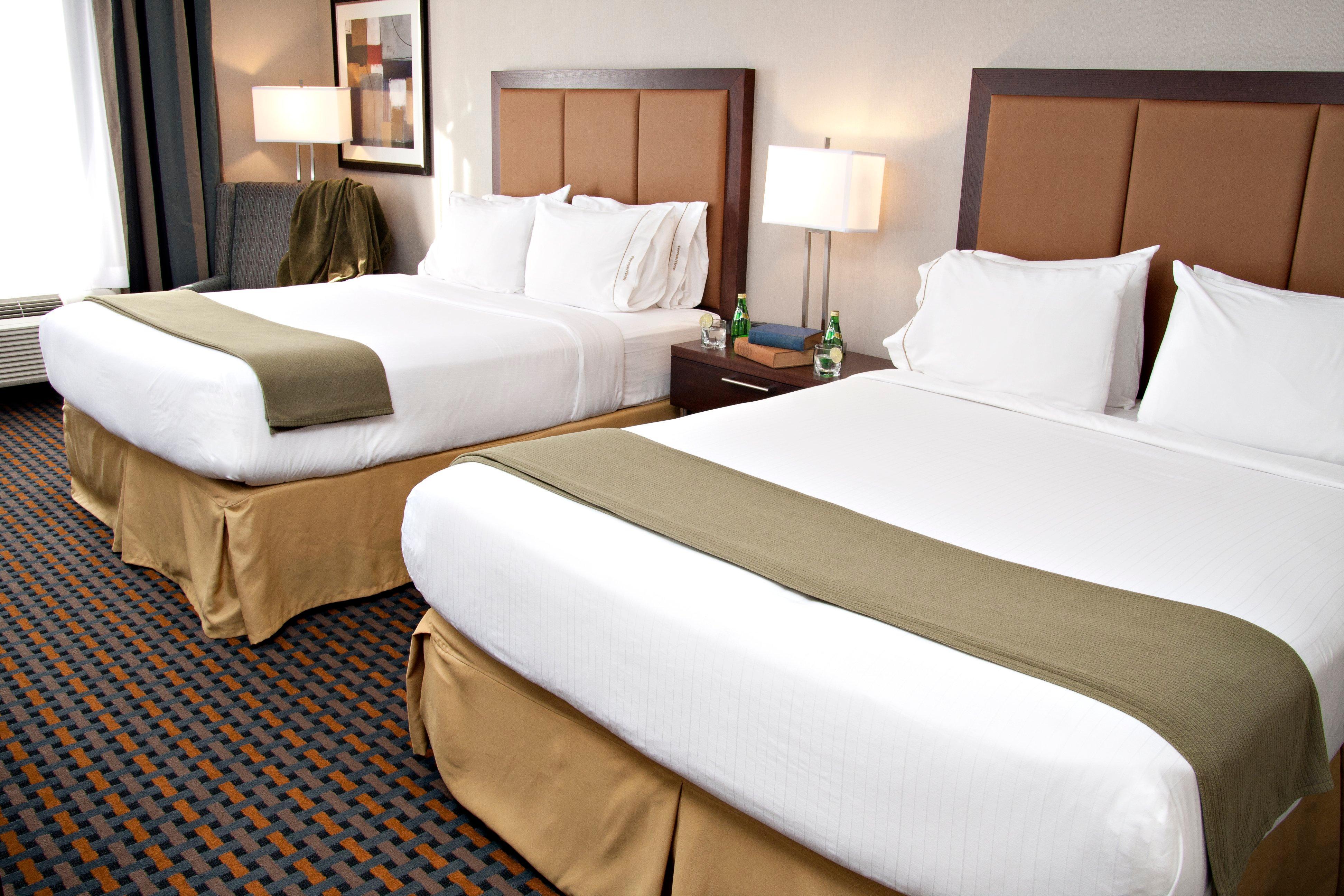 Holiday Inn Express Pembroke By Ihg Екстериор снимка