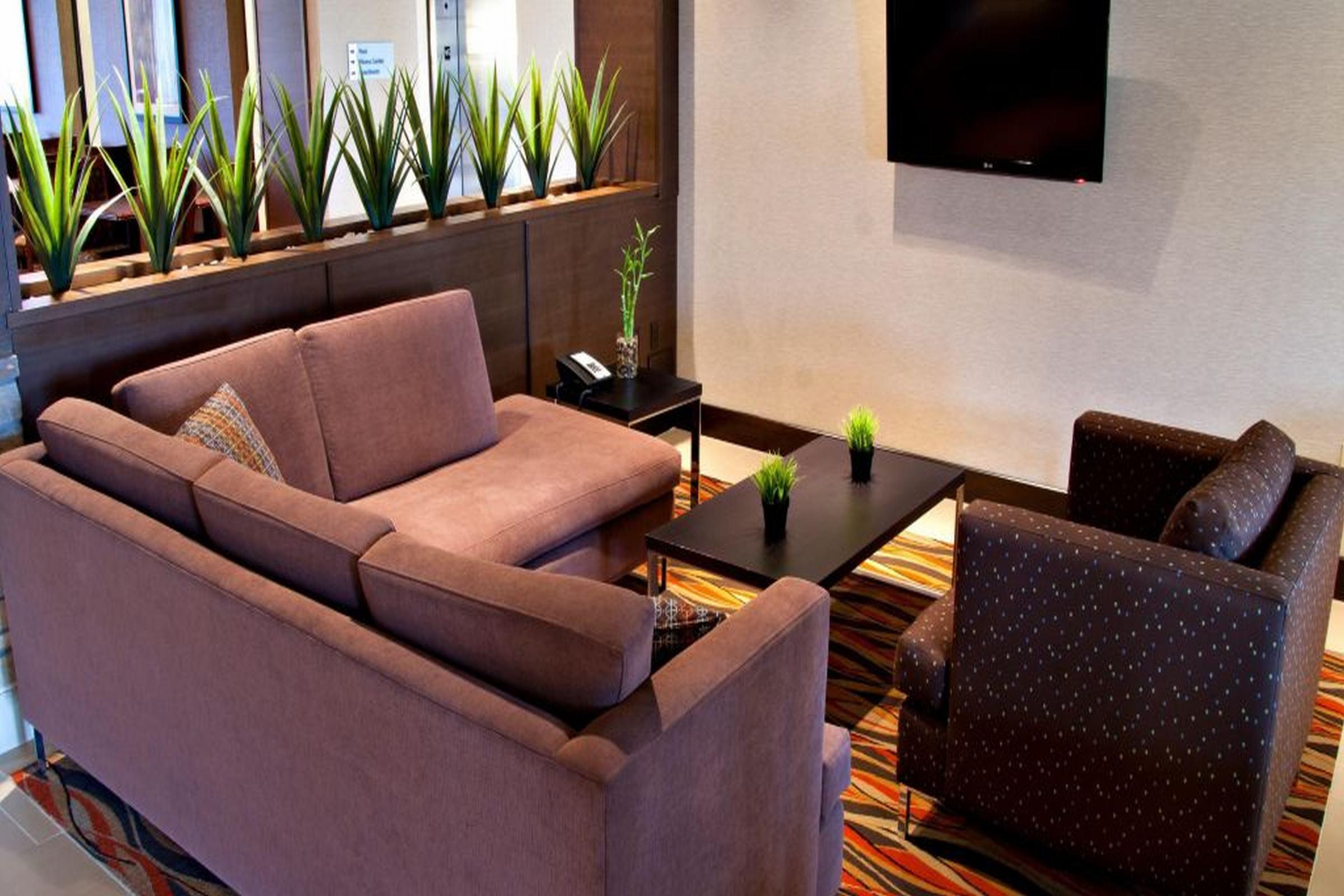 Holiday Inn Express Pembroke By Ihg Екстериор снимка