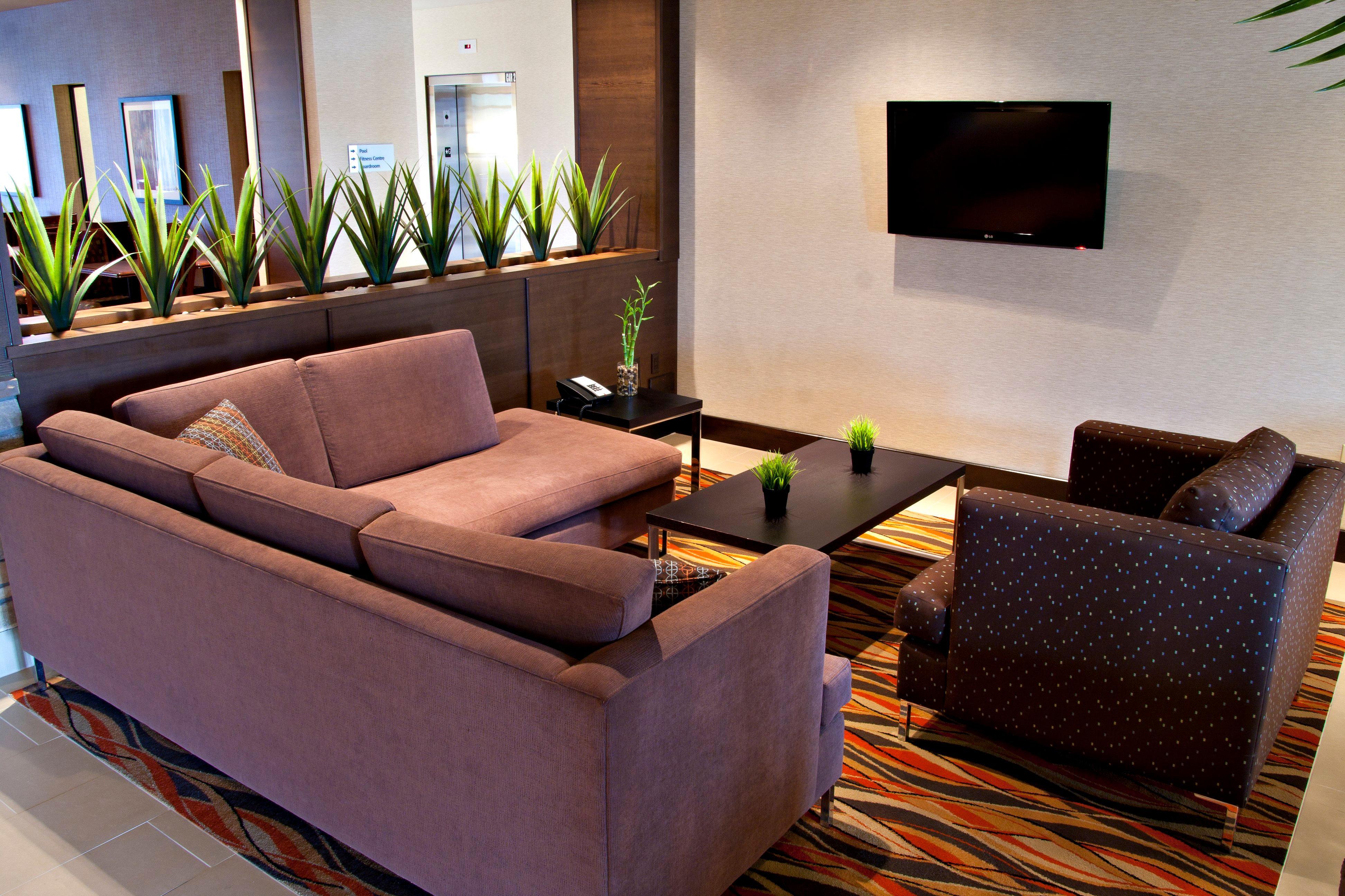Holiday Inn Express Pembroke By Ihg Екстериор снимка