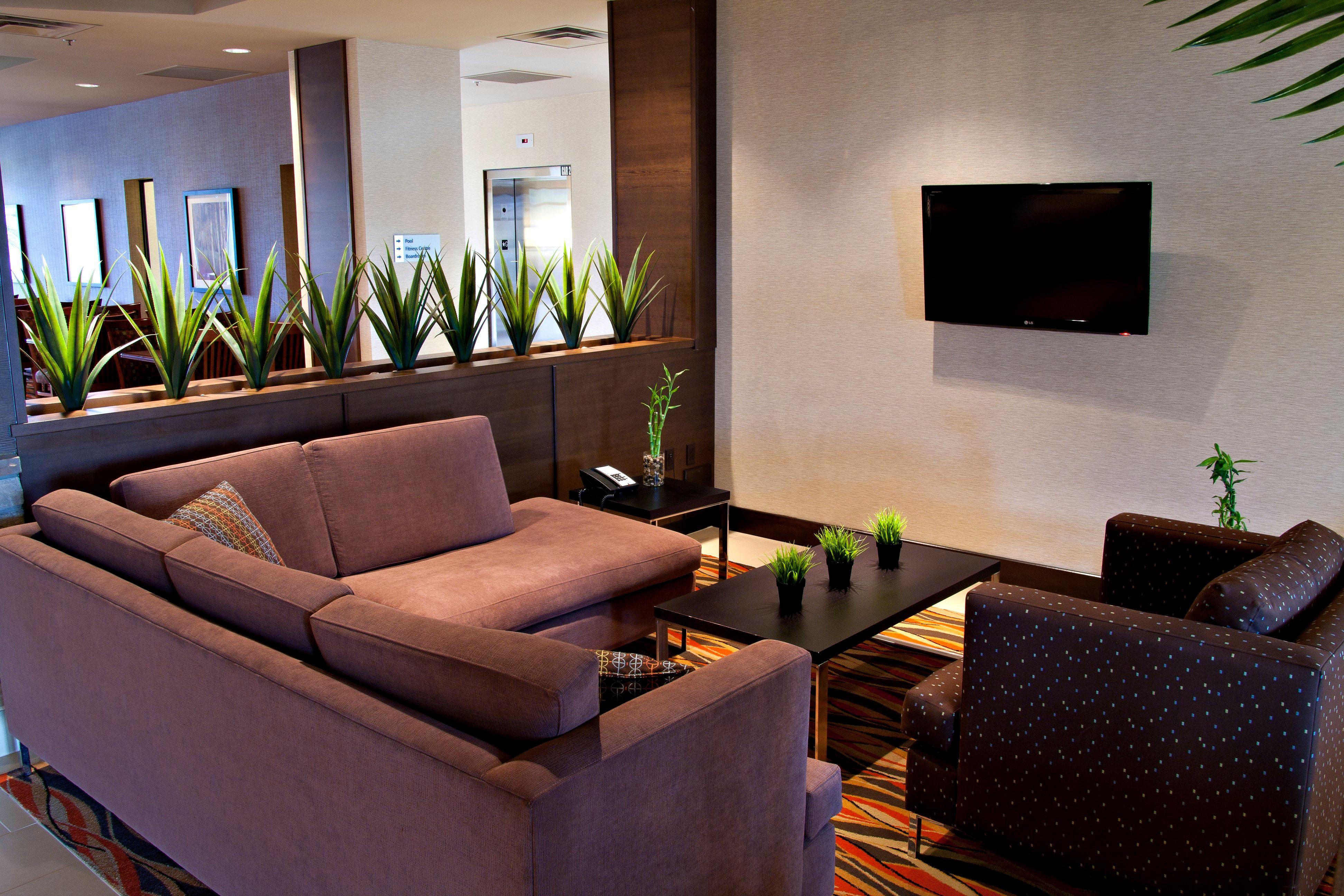 Holiday Inn Express Pembroke By Ihg Екстериор снимка