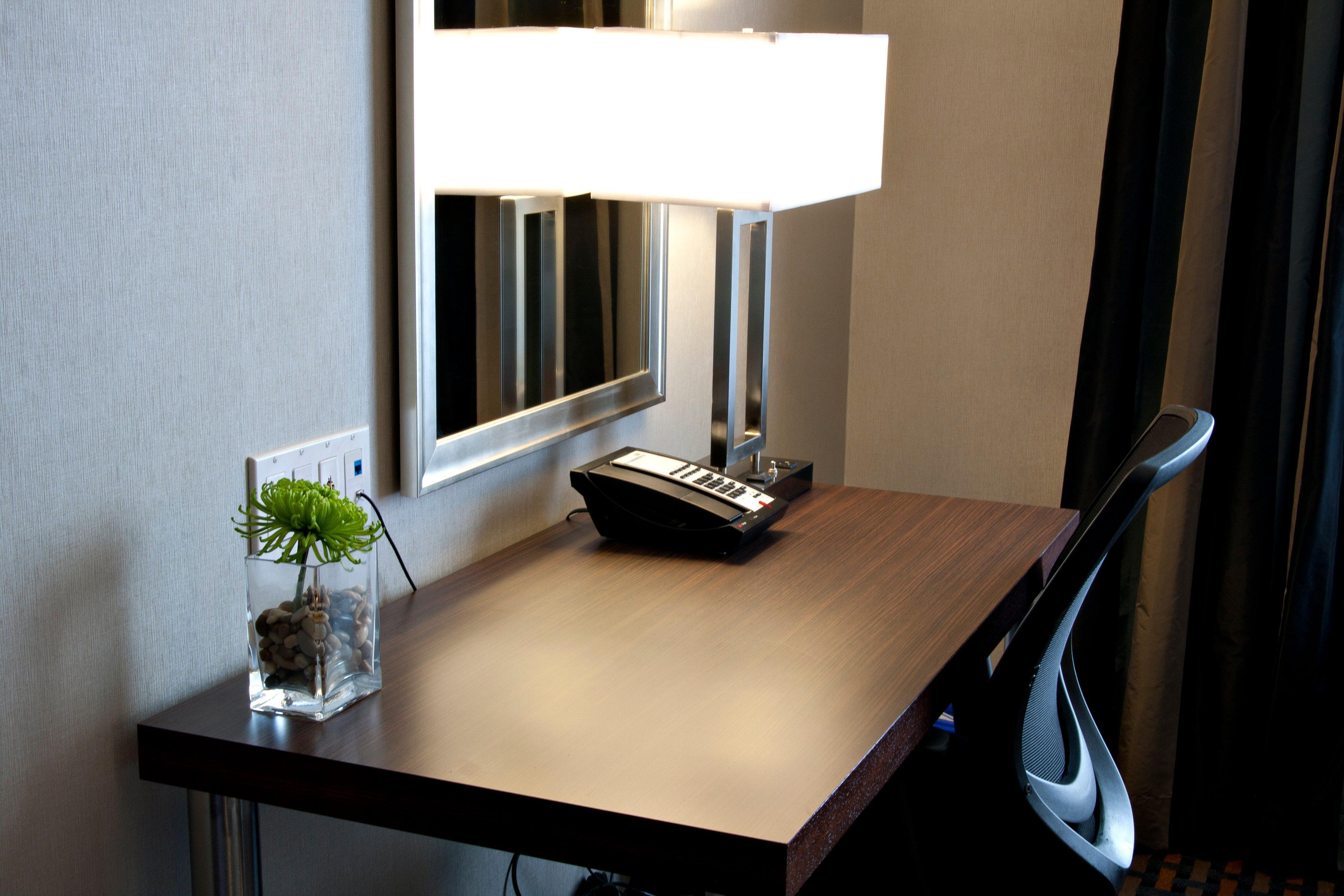 Holiday Inn Express Pembroke By Ihg Екстериор снимка