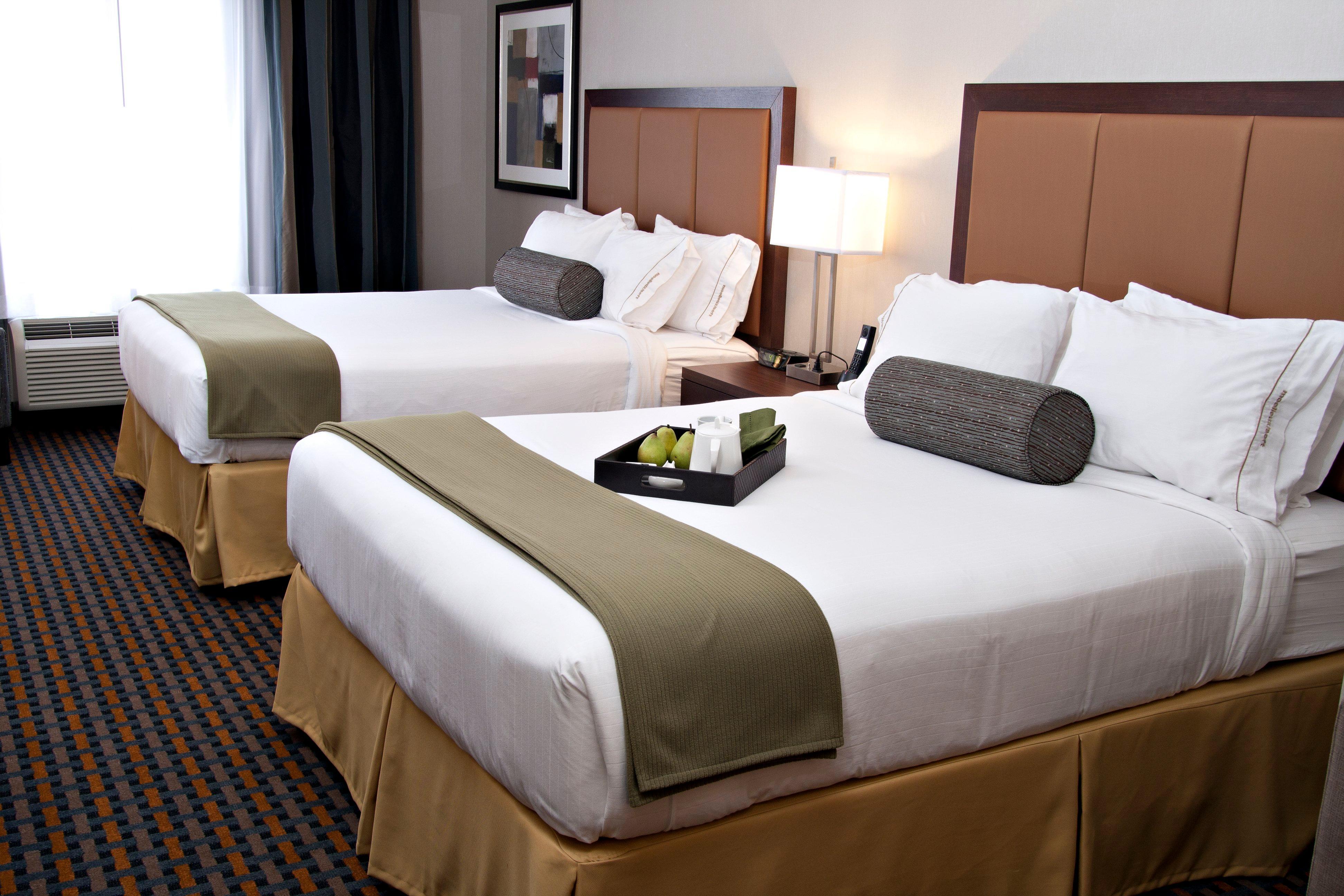 Holiday Inn Express Pembroke By Ihg Екстериор снимка