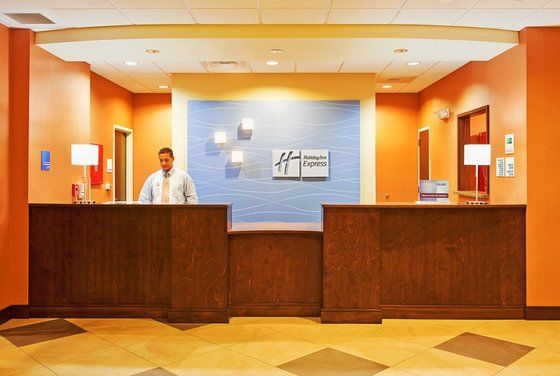 Holiday Inn Express Pembroke By Ihg Екстериор снимка