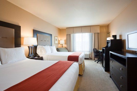 Holiday Inn Express Pembroke By Ihg Екстериор снимка