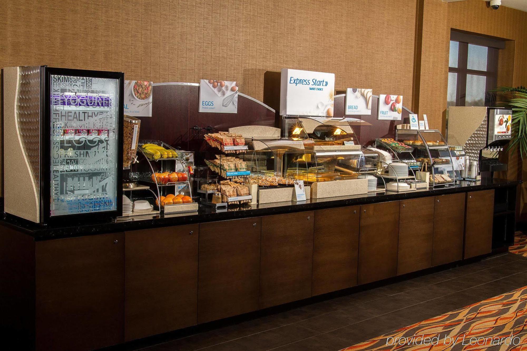 Holiday Inn Express Pembroke By Ihg Екстериор снимка